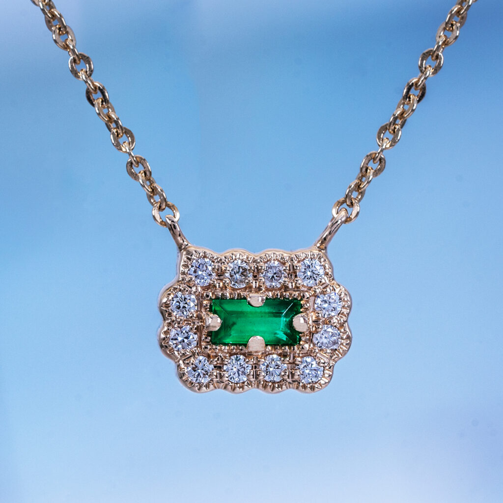 Emerald pendant with diamonds